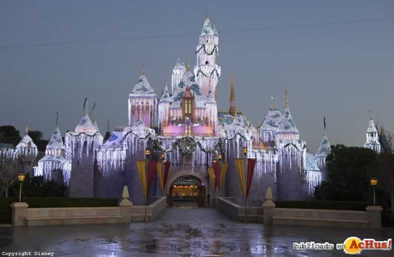 Imagen de Disneyland California  Holiday Magic iluminado